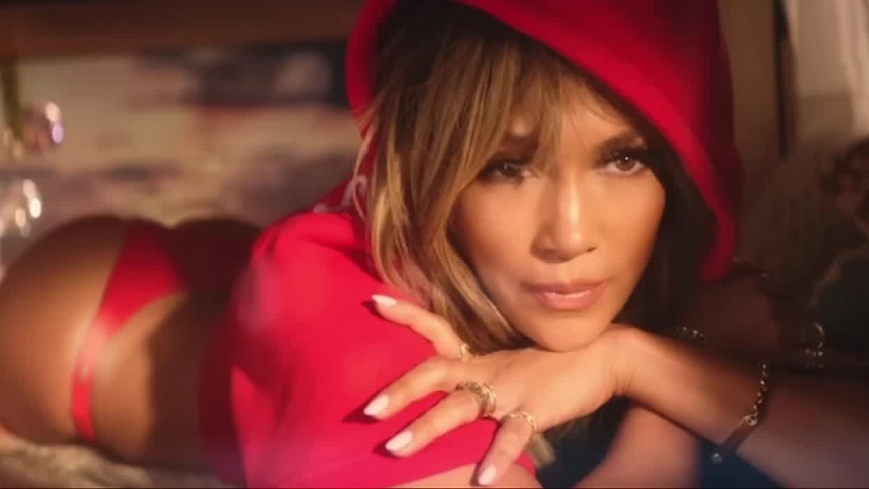 “Te Guste” music video (2018)