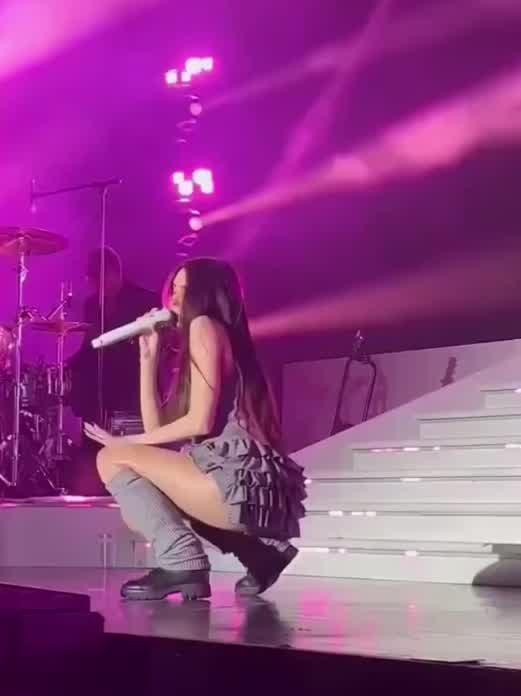 MADISON BEER GOT ME CRAZY. DMs open