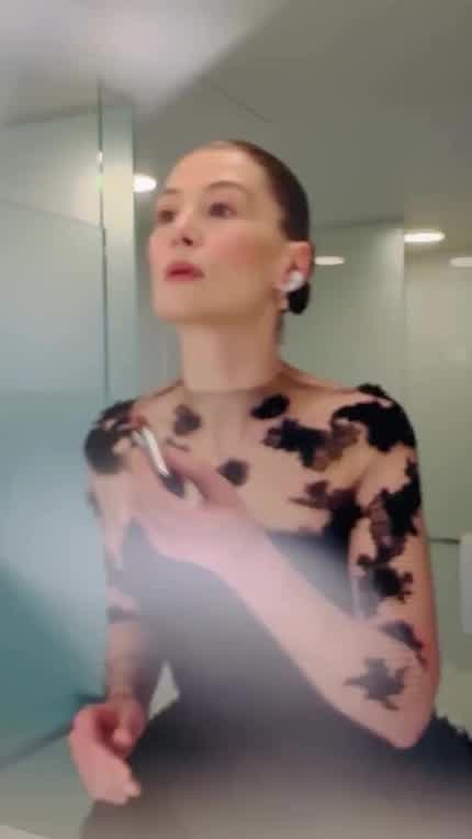 Rosamund getting ready for Golden Globes 2024