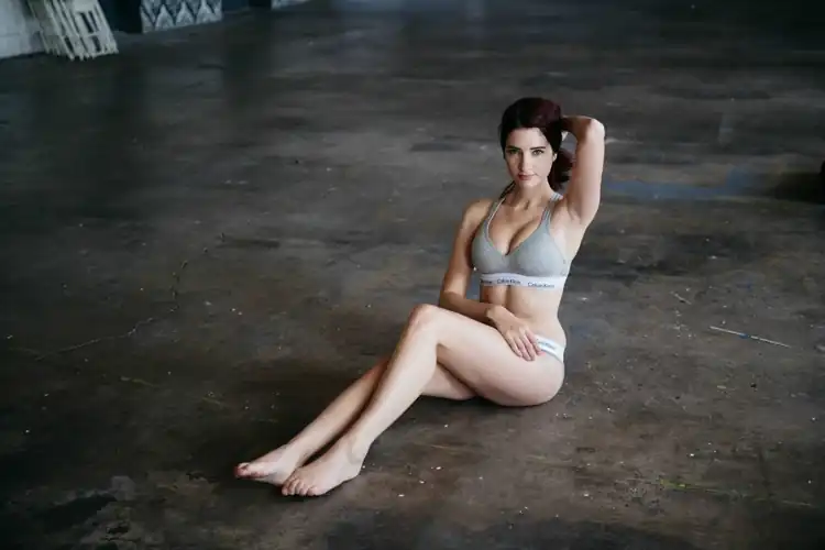 This subreddit needs more of her