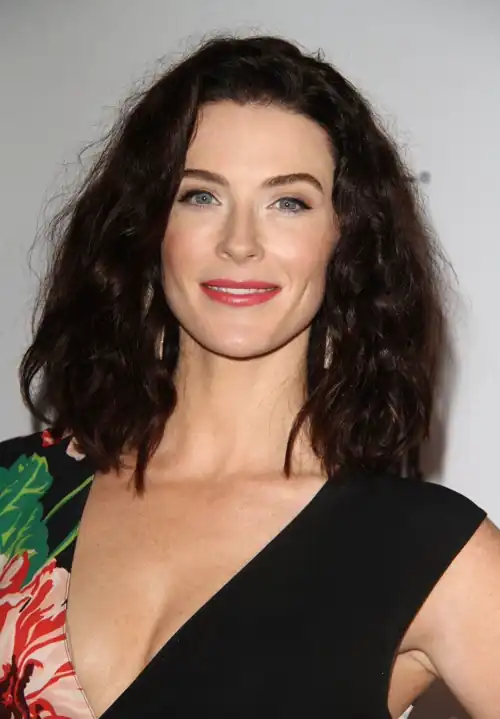 Wavy dark hair