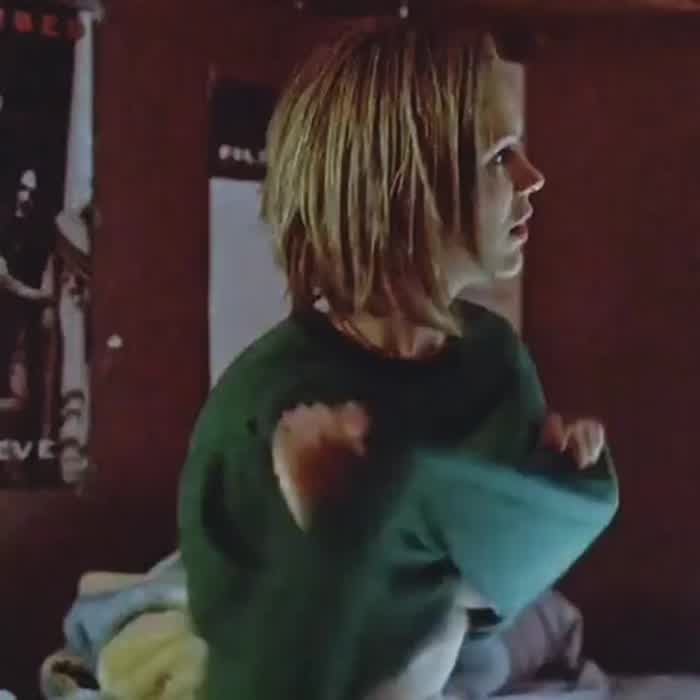 [Topless] Kristin Proctor - The Wire s02e04 (2003)
