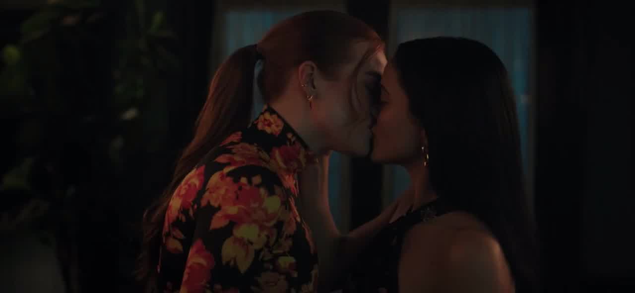 Gif of Camila & Madelaine