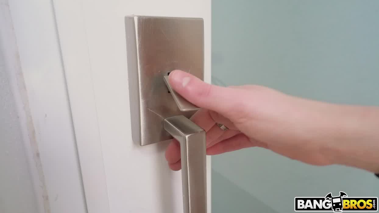 [Renee Rose, 22] & [Venus Vixen, 21] Step Bro Fucks My Little Pussy