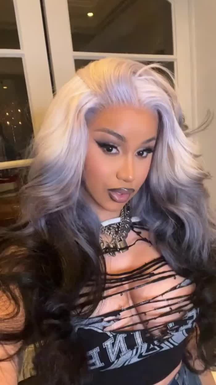 Cardi B 🥵🥵