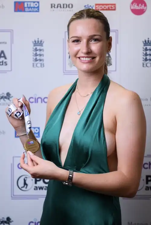 Lauren Bell - English Cricketer