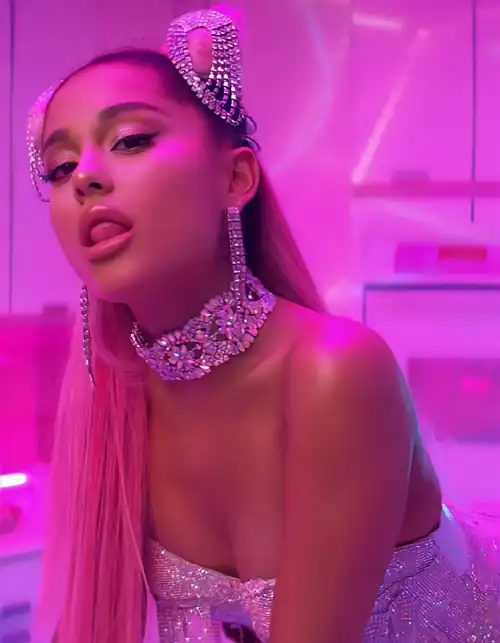 7 Rings music video is basically just a jerkoff challenge video 😫