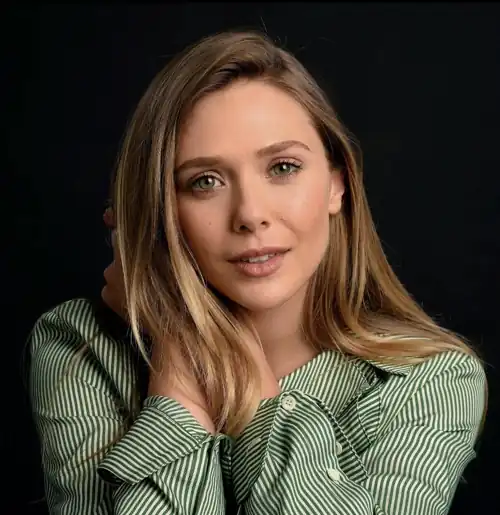 Can someone please dm me as if they’re Elizabeth Olsen dming me on my bday?