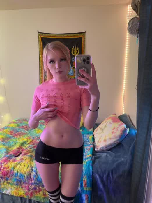 whats the first word that comes to mind when you see my 88 lb body ?💕