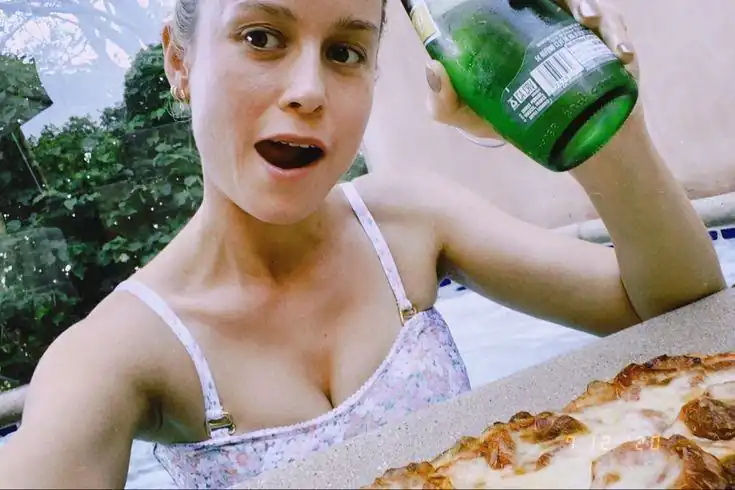 I just want to live in her cleavage🥵😍🥰