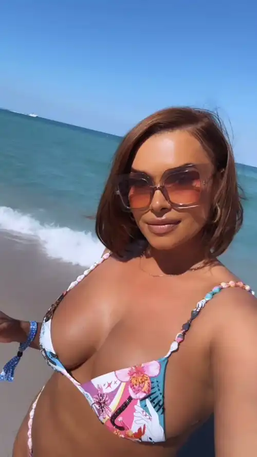 Joy Taylor Teeny bikini 