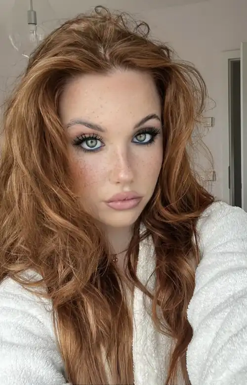 feeling my makeup today :)