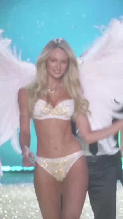 Candice walking the VS Fashion Show, 2010
