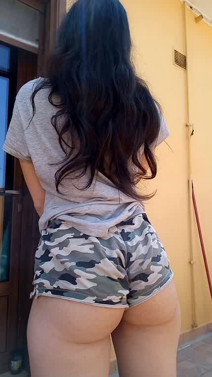 Do you like my outfit?