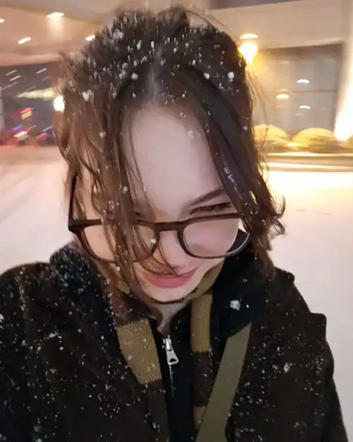 Is Emma Myers the only Female celeb that looks good without makeup?