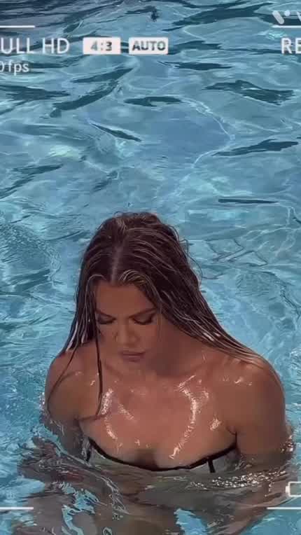 Khloe 