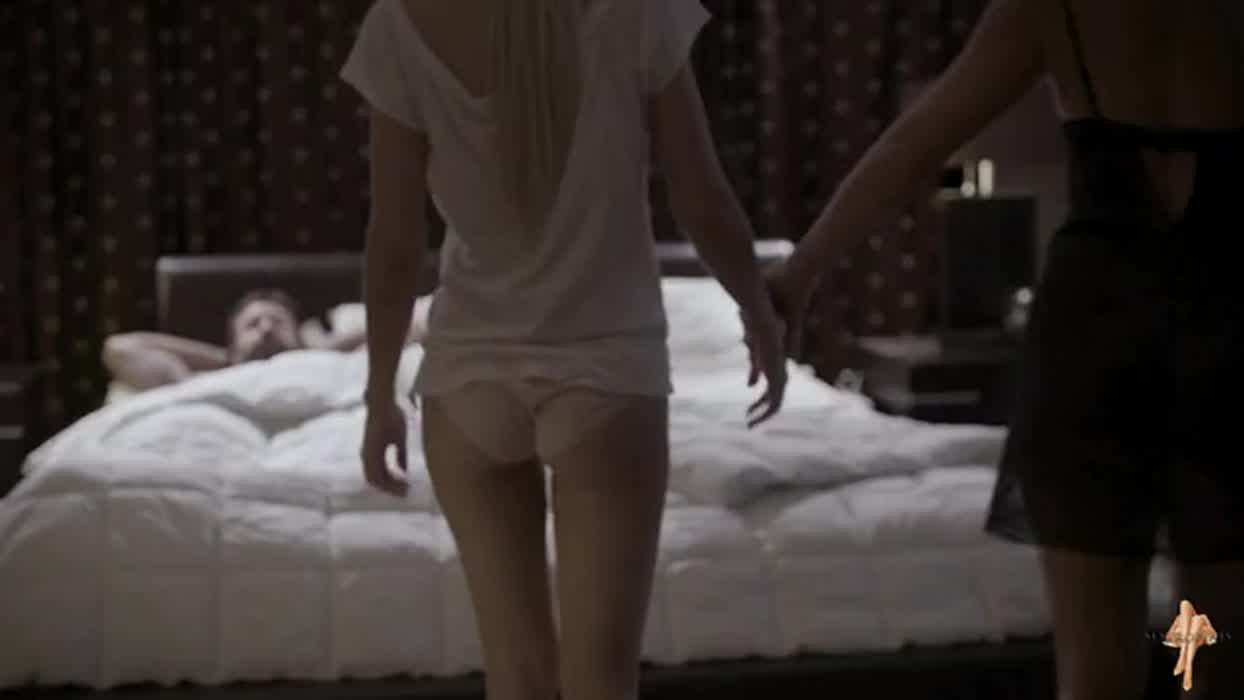 Elsa being seduced by a couple