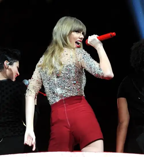 Wanna pull that zipper.