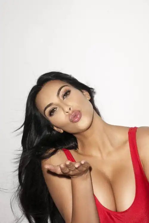 Kim makes me such a gay bud