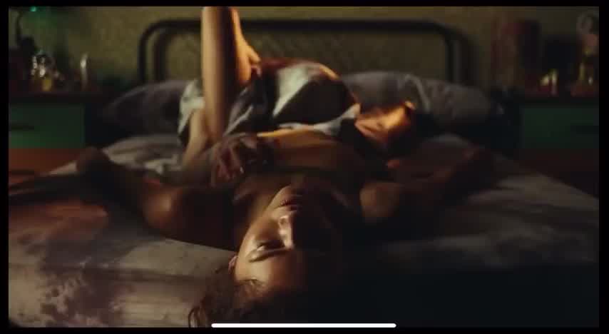 Zendaya faking an orgasm in Euphoria (Sound fixed)