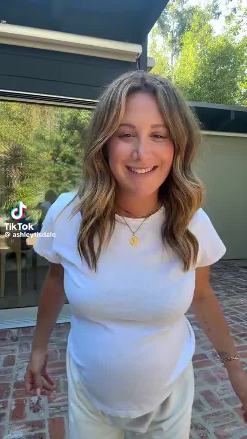 Ashley tisdale pregnant 