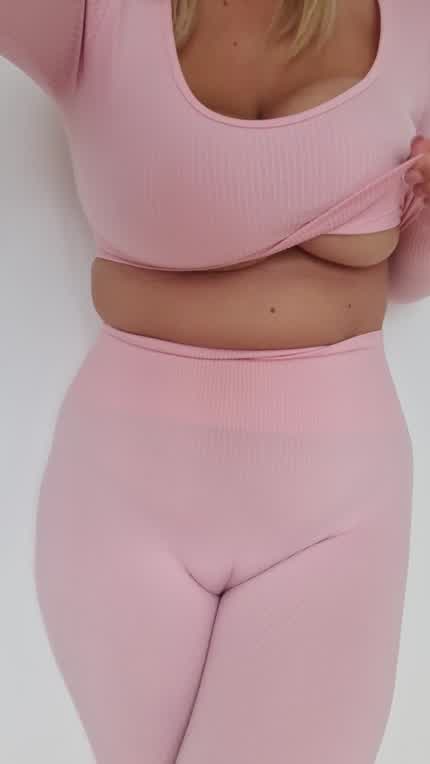  they're going crazy in doggy   