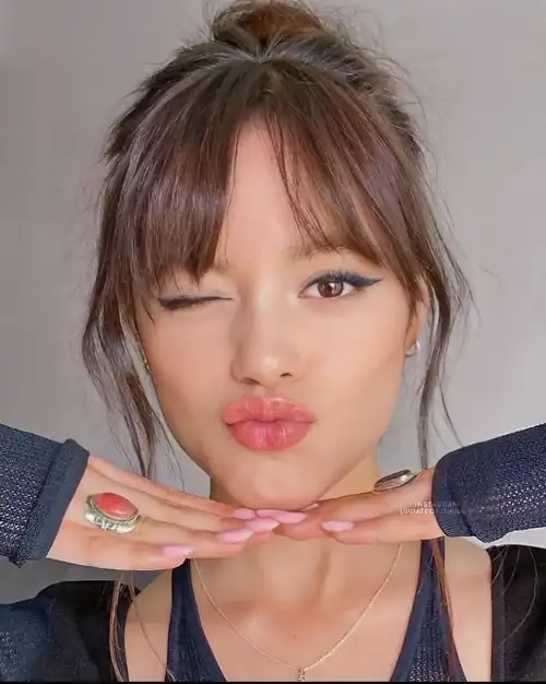 Give Jenna a kiss. You know you want to!