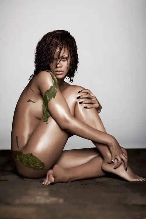 Rihanna bare feet