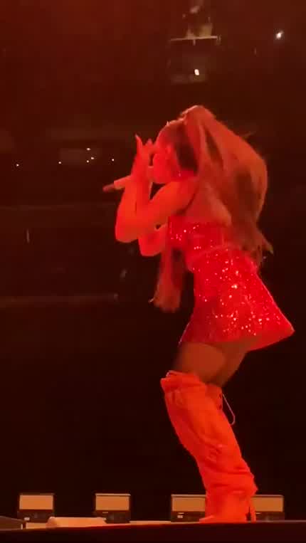 Sexy ariana