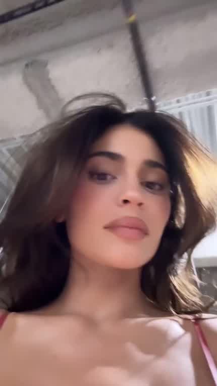 SLAYING Kylie Jenner 