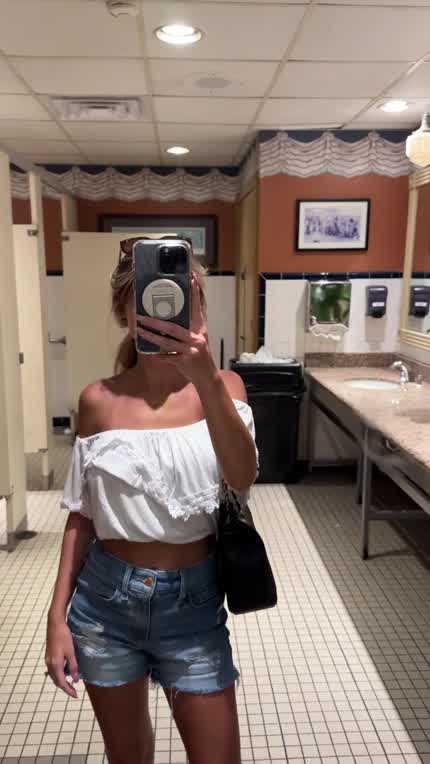 Meet me in a public bathroom and dick me down