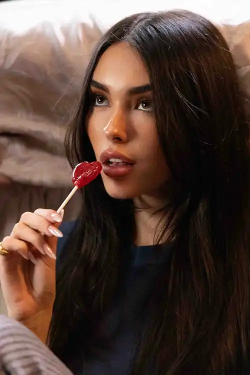 Need her to suck my cock 😩