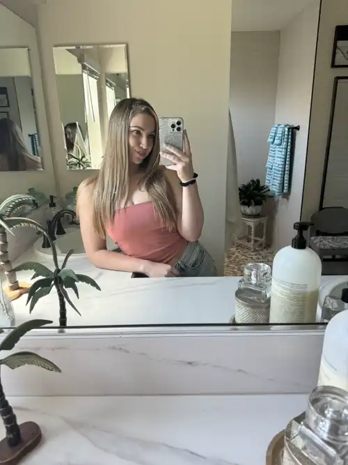Do you consider me hot? Be honest F28