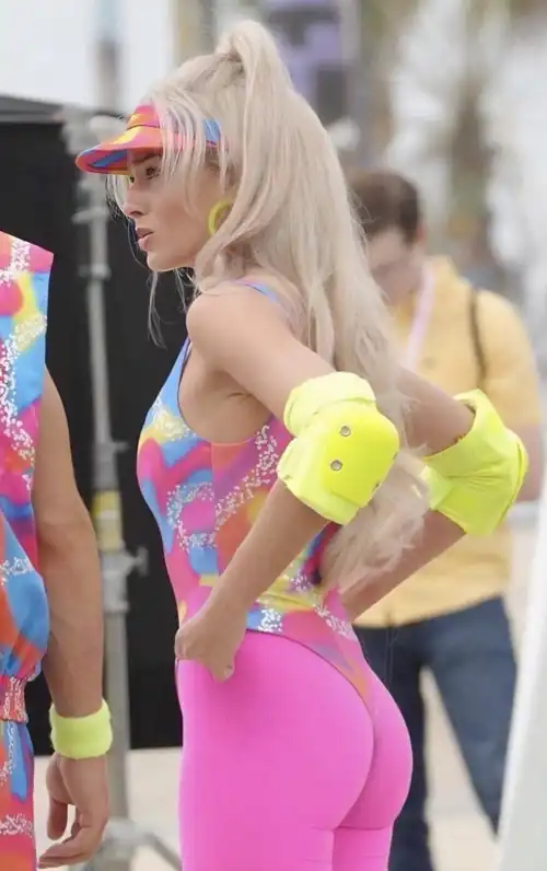 I want to fuck Margot Robbie while she's in character as Barbie
