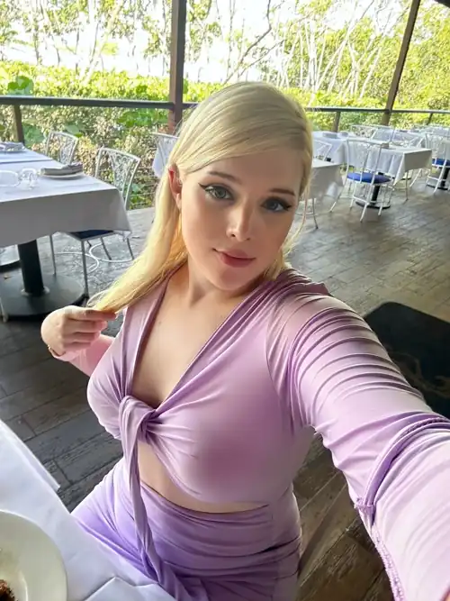 Would you join me for tgirl brunch? 😋