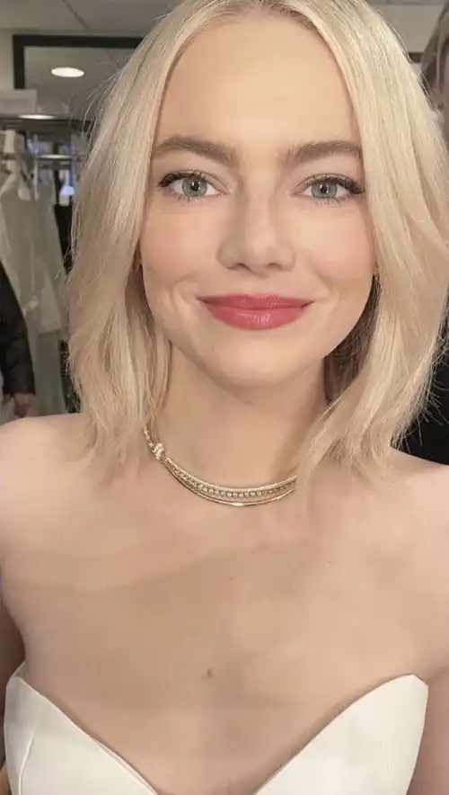 Emma SNL backstage