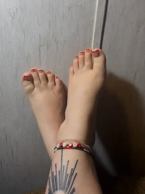 Mama needs new toe rings😫