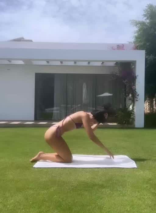 Bikini Yoga