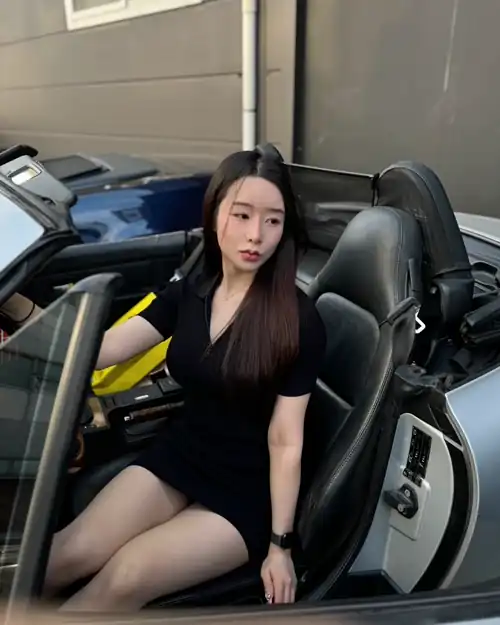 i want to try something different with my hair, not sure what D: