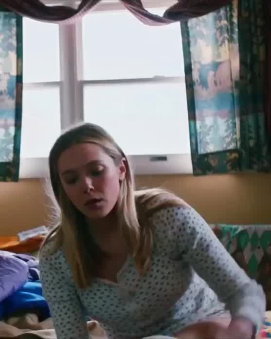 Elizabeth Olsen booty