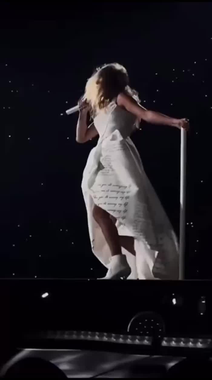 Short vid of TTPD Era's Tour performances