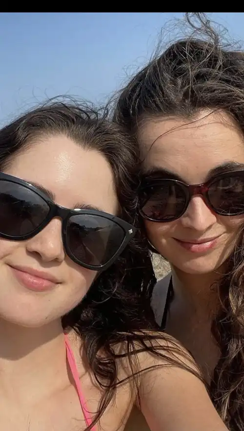 Vanessa with her sister Laura