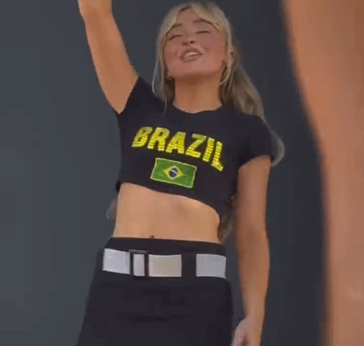 Sabrina saying "sou uma puta" which means "I'm a slut" in portuguese
