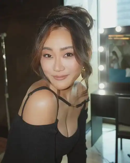 Karen looking extra beautiful with her Hair tied back 