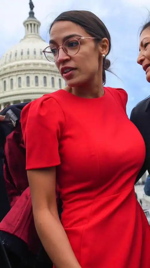 AOC 🥵🤤