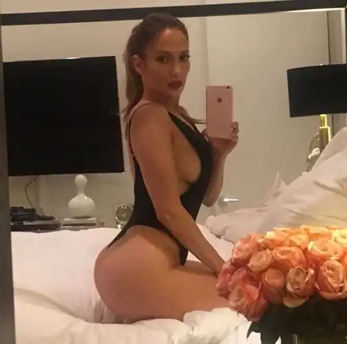 Selfie in bed | Twitter November 2016