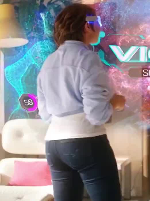 Jessica Parker Kennedy (CW's The Flash)