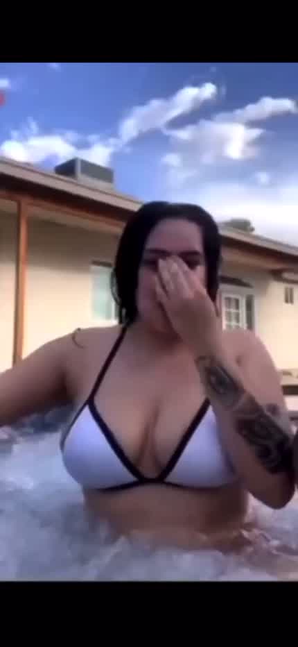 👀
