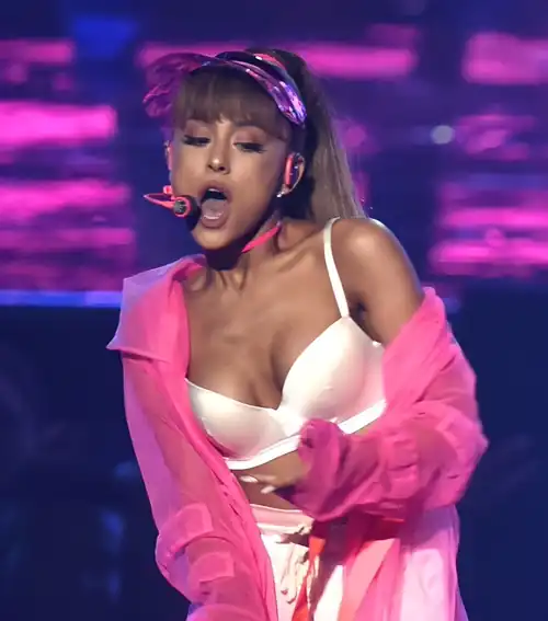 Just wanna play with those titties