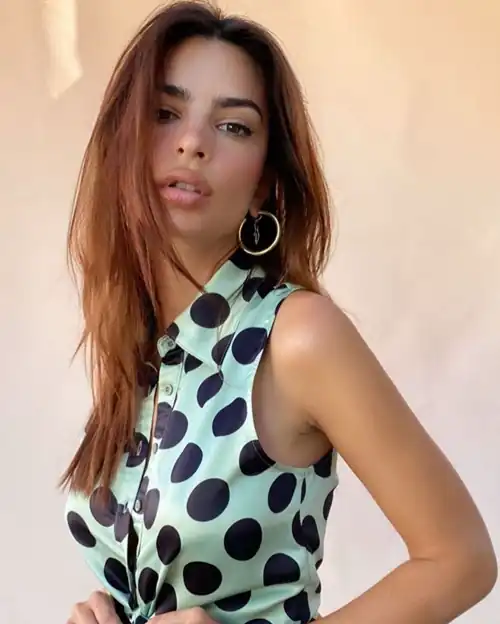 Emily Ratajkowski 